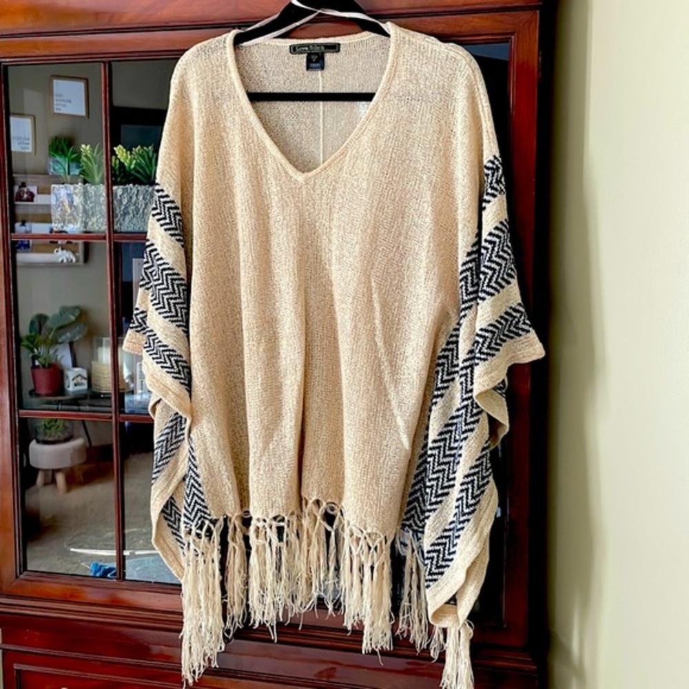 Love Stitch Brand Poncho, size Medium